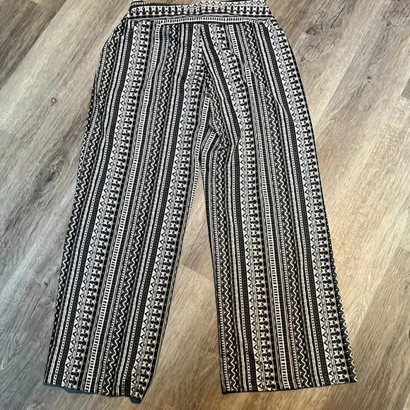 Robert Louis wide leg st pants black white pattern with belt - Picture 6 of 7